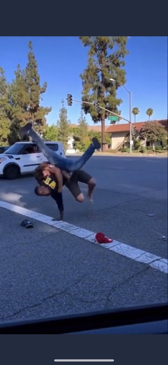 chidoriclip's tweet photo. @2020Fights Man had bro break dancing💀 https://t.co/qlbPXbXaCo