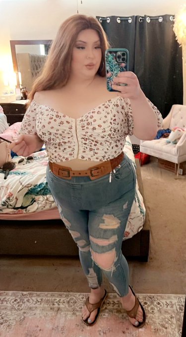 Thick thighs got him bustin' out the jeans  https://t.co/ov9Jfan5tp  @tgirlseeker @TgirlPromo1 @transsensual<a href="/tag/newprofilepic"class="tags"><span>#newprofilepic</span></a>