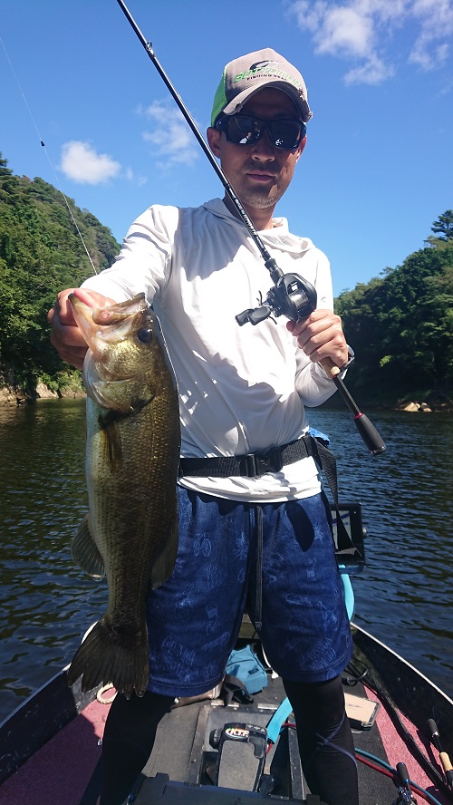 Bottomup_Inc's tweet photo. 石井一樹コラム更新しました。
今回は「真夏の三島湖釣行」

是非、ご覧ください！
https://t.co/tCcRgsiqHM

#bottomup
#bottomupfishinggear
#ボトムアップ
#JOLLY
#ジョリー
#BREAVOR
#ブレーバー
#三島湖
#石井一樹 https://t.co/puzd3YZSUi