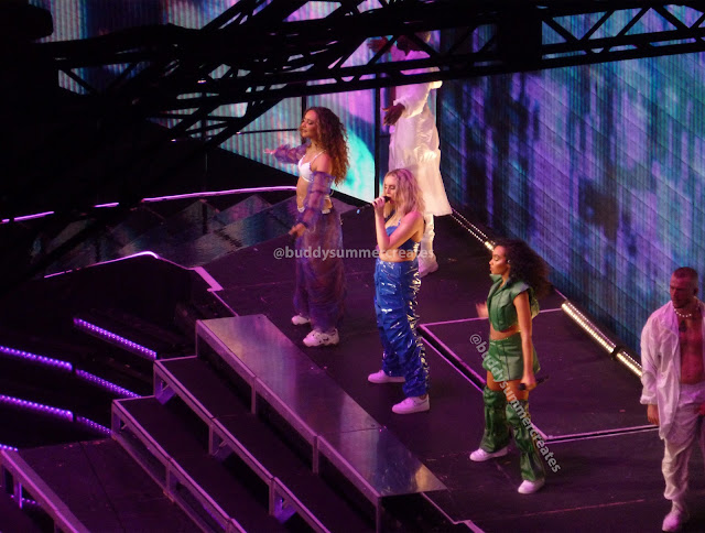 buddysummerart's tweet photo. Missing Little Mix Confetti tour content <3

https://t.co/zWi34YB3eK https://t.co/zqvrNezpXw