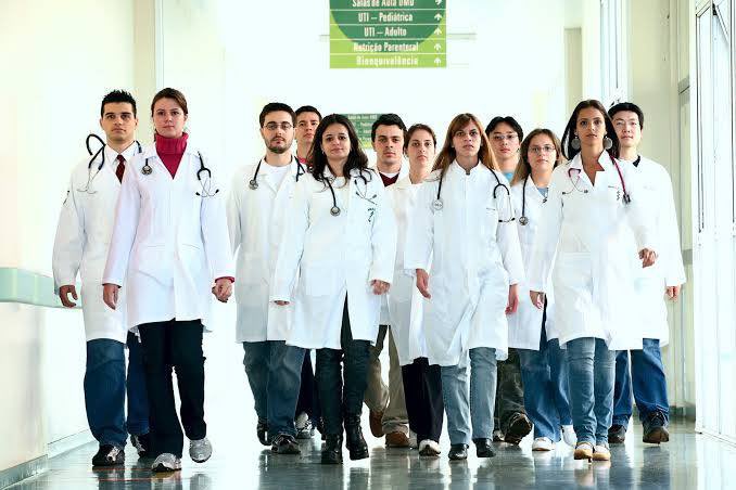jairbolsonaro's tweet photo. - Oferta de bolsas do Prouni para Medicina é 40% maior do que em 2021.

- Esse número só é possível devido as alterações no Programa pela nova lei sancionada pelo Governo Federal. https://t.co/sTl5oeu3kW