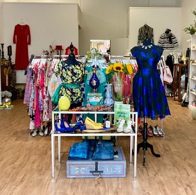 prospecthospice's tweet photo. Have you discovered our pop up shop in Swindon Designer Outlet? If not, you only have two weeks left to find your next fashion favourite or homeware gem.

Next time you're shopping, make sure you come and find us opposite Monsoon.

#Swindon #charityshopfind #sustainablefashion https://t.co/RgZBSVdZqf