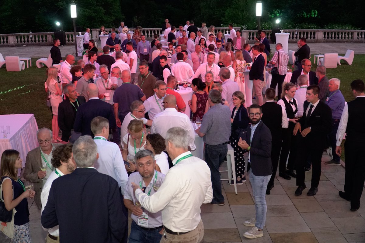 Svečani prijem u Belom Dvoru, celodnevna konferencija uz predstavljanje prognoze za predstojeću sezonu i obilazak #AtosFructum voćanjaka na Fruškoj Gori. Beograd i Srbija su se pokazali kao sjajni domaćini trodnevnog #Prognosfruit2022 događaja!🍐🍎
<a href="/poljoprivredaRS/">MPSV</a> <a href="/USAIDSerbia/">USAID Serbia</a>