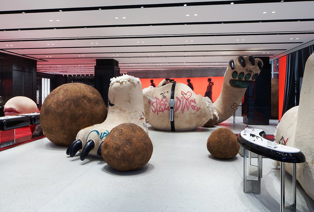 _GentleMonster_'s tweet photo. Meet Gentle Monster’s newly opened store in Beijing Taikoo Li.
Come and explore the various installations and artworks that infiltrate the entire space from the façade to the third floor of the building.
#GentleMonster #GentleMonsterStore #GentleMonsterBeijing #TaikooLi https://t.co/HkyIgpo3Qu