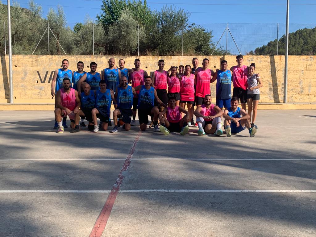 luis_ferr13's tweet photo. El pasado finde volvió el tradicional partido de cada verano a la Vall d'Almonacid, y no solo fue especial por haber esperado dos años debido al Covid, este día a partir de ahora va por ti amigo, ojalá disfrutar contigo de esto. 
Bienvenidos al 'Torneo de Verano Guillem Ferrer'. https://t.co/JYkaA8tGb3