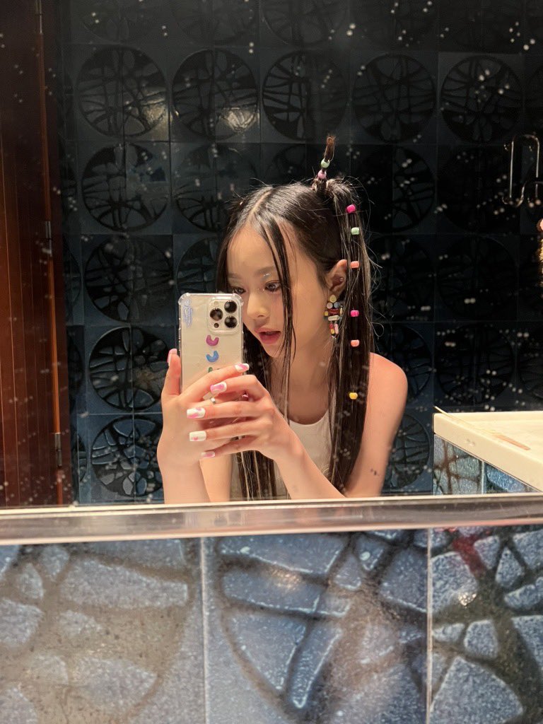 hannispic's tweet photo. phoning update https://t.co/euTZWqgDSI