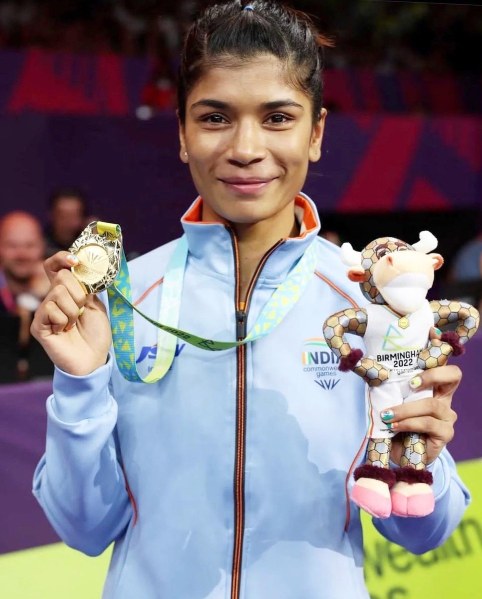 nikhat_zareen's tweet photo. Finally, here is my gift as promised to my Ammi and the Motherland 🇮🇳

Ecstatic to win the Gold after a thoroughly joyous CWG in Birmingham. Your support and love moves me.🙏

 #B2022 #TeamIndia https://t.co/o3nULer5th