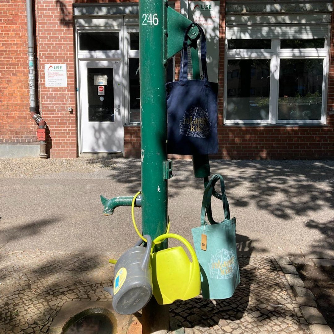 Instagram-Aktion:
Postet Bilder von euch beim Gießen o. von euren Baumscheiben unter #soldinerkiezgiesst #soldinerbaumscheiben und #soldinerklima
Zu gewinnen: Soldiner Kiez-Jutebeutel in unseren neuen Farben 😍
Wir freuen uns auf eure Fotos!

#soldinerkiez