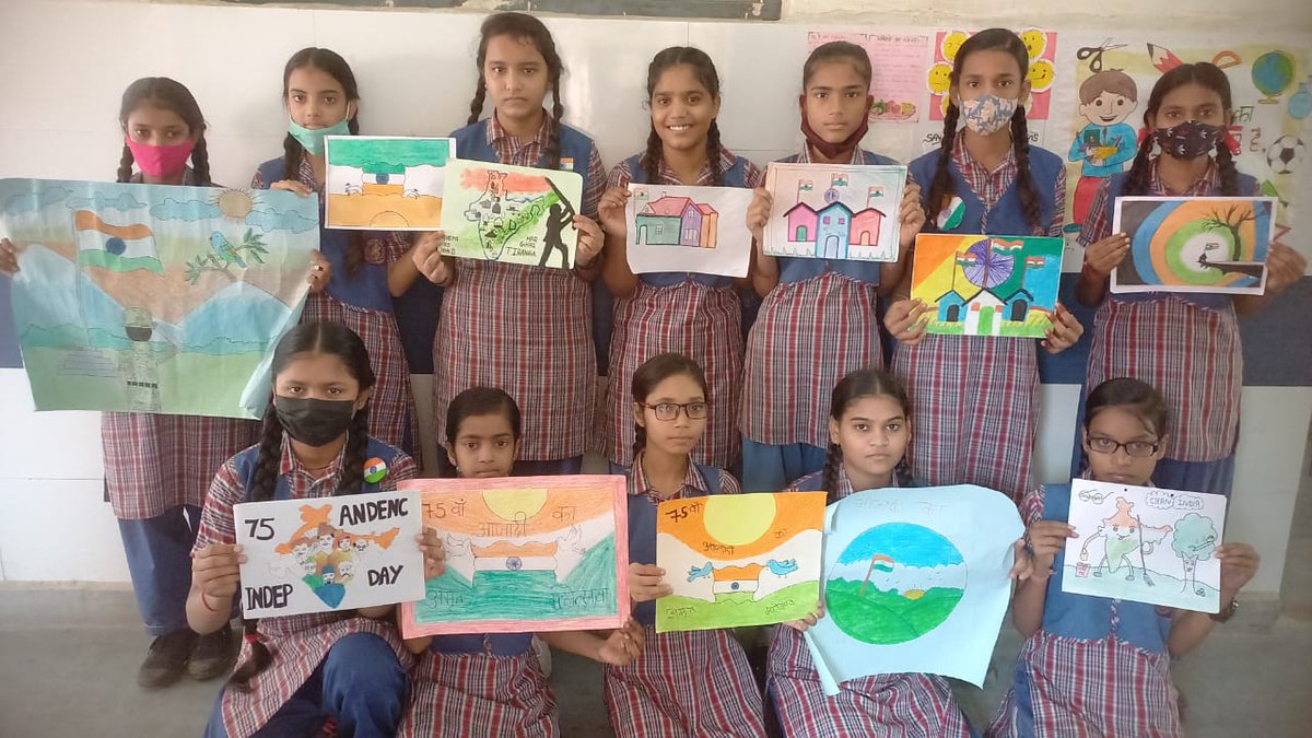 GgsssWpn's tweet photo. Students of #GgsssWpn proudly celebrating #AzadiKaAmritMahotsav 
“जब भारत माँ का हर बच्चा, अच्छी शिक्षा पाएगा।
तभी अमर तिरंगा 🇮🇳 शान से, आसमान में लहराएगा॥”
#HarHathTiranga
#tirangameramaan 
#TirangaMeraAbhiman 
@Dir_Education https://t.co/EEJ9WPTHJu