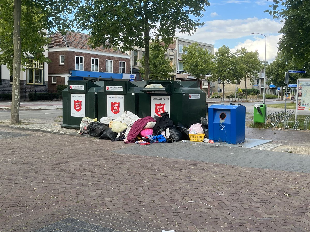 Afval dump aan de Hoofdstraat te Hoogezand, schandalig.