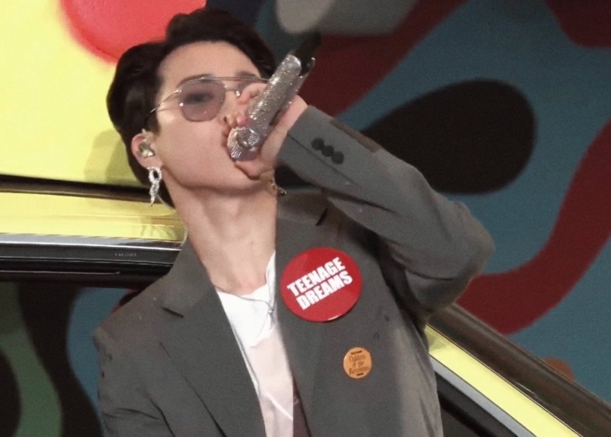 PJML00KS's tweet photo. never forget this superior look of jimin https://t.co/hpHoxC1vWx