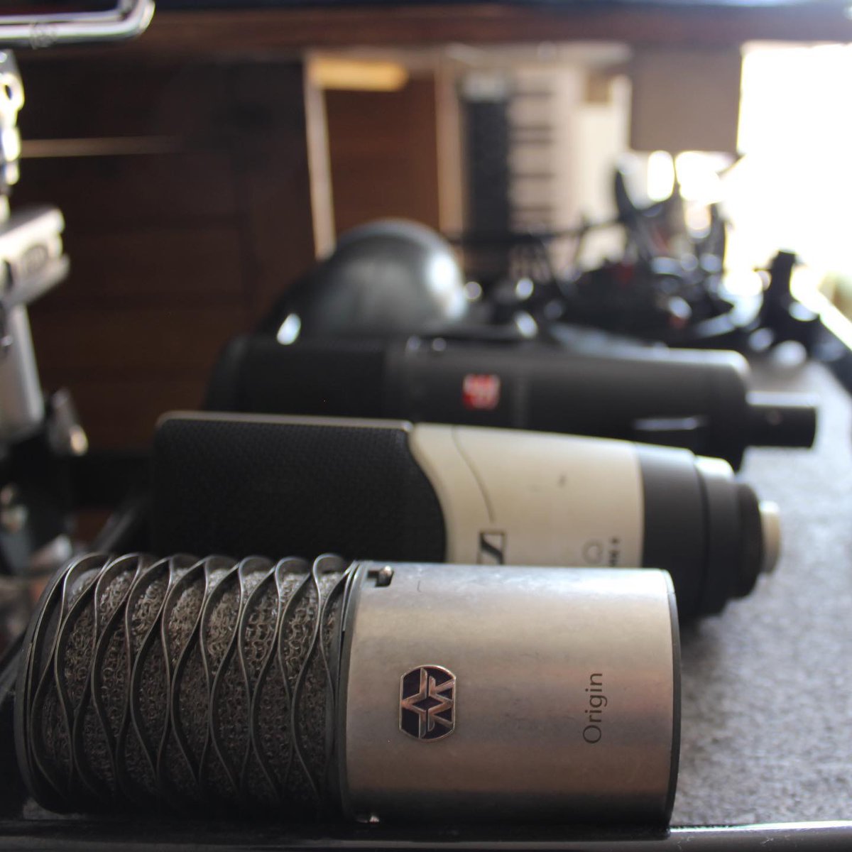 Aston_Mics's tweet photo. #AstonOrigin appreciation post for #MicMonday 🥰

📸: greenmusicstudio (IG)

#miclocker #audio #sound #astonmicrophones #mic #studio #studiogear https://t.co/BuYbF0w4ER