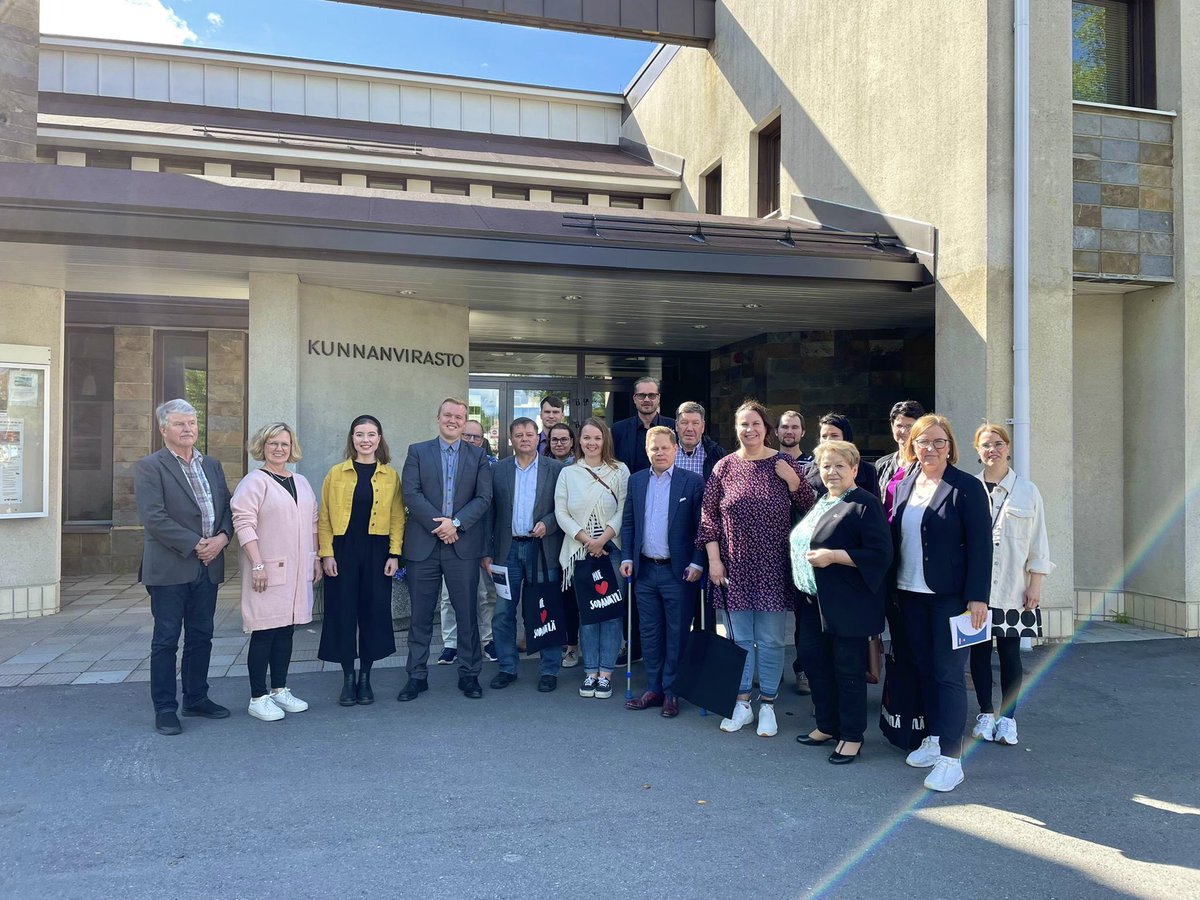 Lapin kansanedustajien vuosittainen maakuntamatka starttasi tänään Sodankylästä. Tällä kertaa vierailuvuorossa on Pohjois-Lappi. Jääkäriprikaatissa vierailun lisäksi kuulimme kunnan ajankohtaisista edunvalvonnan kärjistä. #edunvalvonta #tehemäyhessä