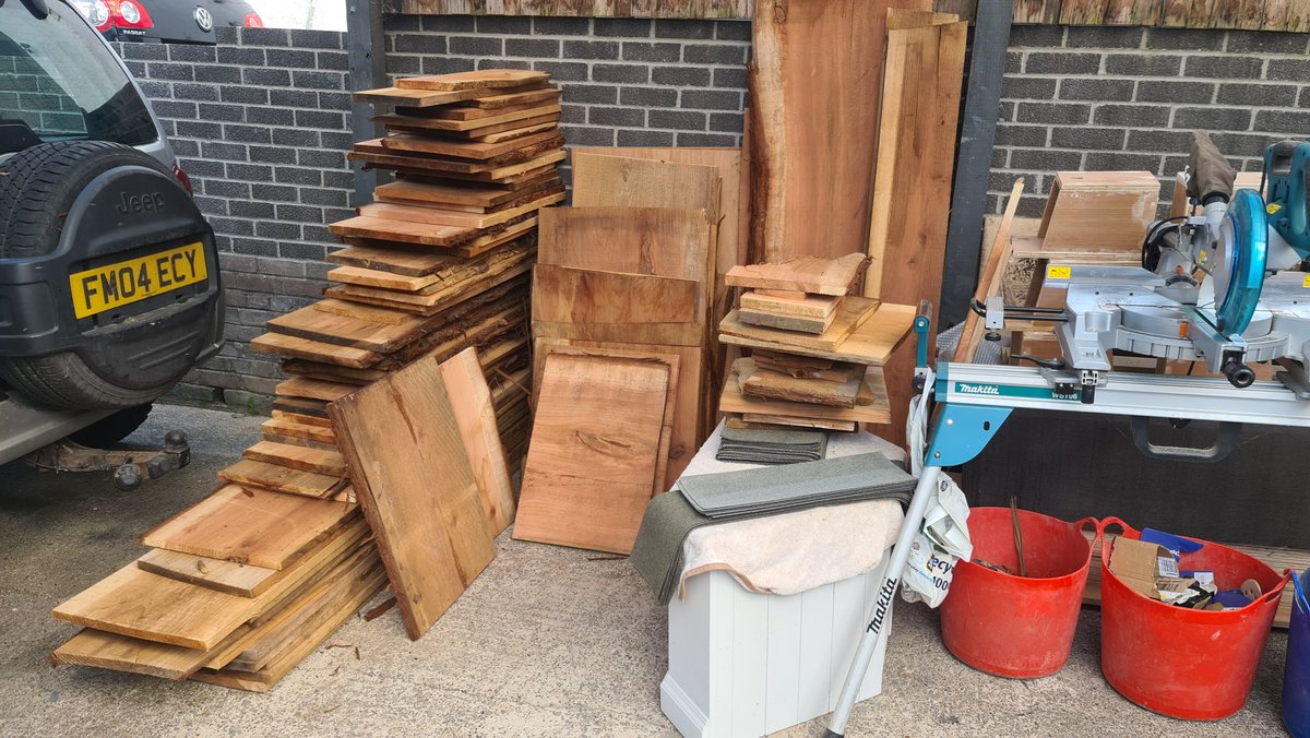 A huge diolch yn fawr iawn to Llanover estate for my latest donation of red Cedar wood. I will be able to make at least 50 small tit boxes along with a few Tawny owlvnest boxes over the coming weeks. 

projectnestbox.co.uk