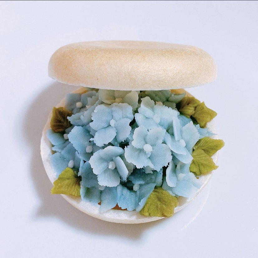 JOJO12Giovanna's tweet image. 今日作ったのは和菓子。
あんフラワーもなか です。

白あんは、市販のものにほんのちょっぴり塩味を足して炊き直ししました。

 #あんフラワー  #beanpasteflower #beanpaste  #お菓子作り好きな人と繋がりたい  #手作りお菓子  #手作り和菓子