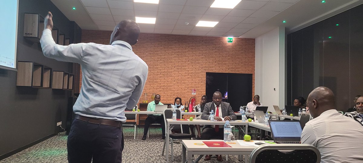 gwp_uganda's tweet photo. Thematic working group on access to finance and planning for IWRM and WASH doing a detailed analysis on bottlenecks to access to finance #globalwaterleadership https://t.co/LB1y1voEwq