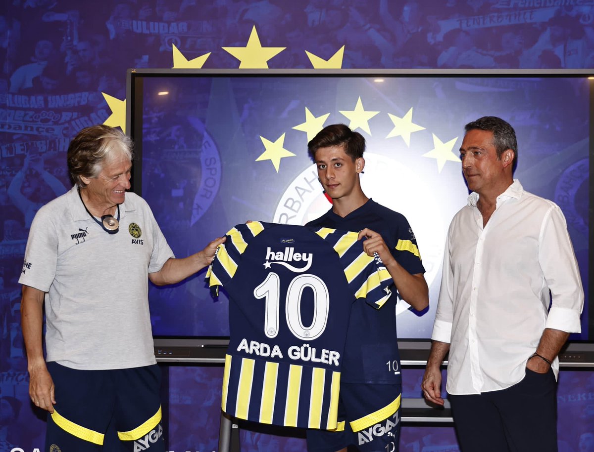 FenerFormalar's tweet photo. 🔟 Yeni Sahibinde @10ardaguler 💛💙 https://t.co/MJF3S3mOMe