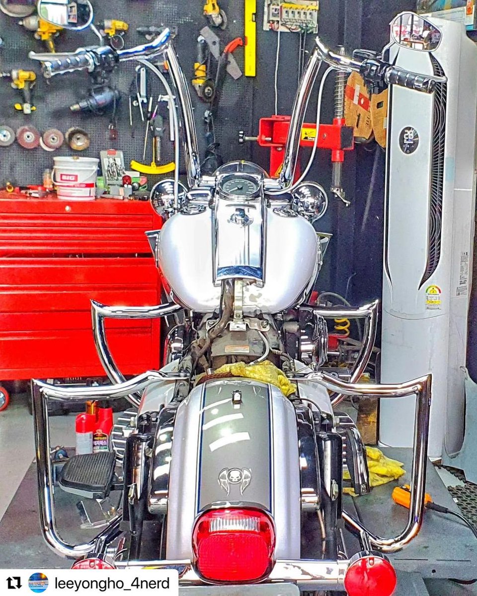 factory_47's tweet photo. @leeyongho_4nerd 

・・・
Factory 47 자세 나오네...
#harley #harleydavidson
#bike#bobberstyle #caferacer #custom #Underbone #painting #factory47whittier #4NERD #평택 #factory47 #classic47 #anarchyrearcrashbars #shieldcrashbars https://t.co/R0E6BtV154