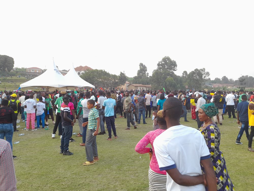 BushenyiNews's tweet photo. Ankole Districts Football Tournament

Semi Final 1st leg

FT:Kabwohe Stadium

Sheema 1-2 Bushenyi 

⚽⚽Arigumaho Seiri 40'  43' (P) (Bushenyi)
⚽Agaba Collins 78' (Sheema) https://t.co/23I3SspomM