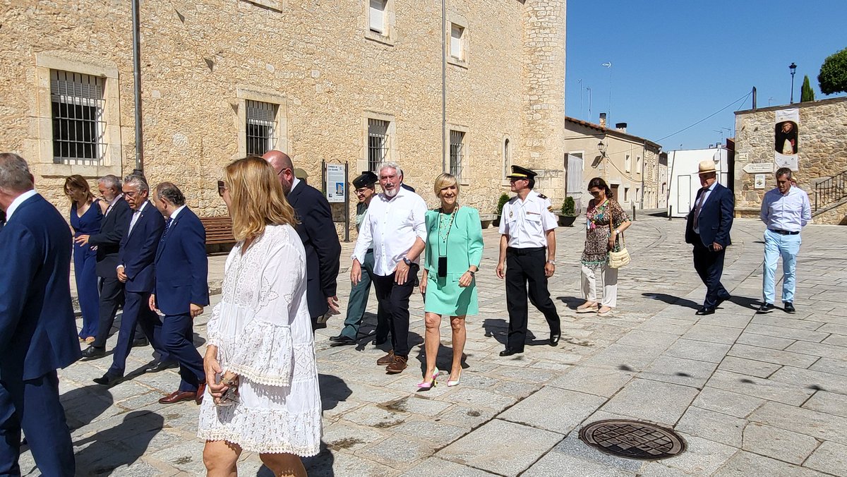 José Ignacio Delgado 🖤🇪🇸 (@jidelgadocs) on Twitter photo No todos los días, se celebra la festividad de Santo Domingo de Guzmán, patrón de la provincia de #Burgos acompañado de la que ha sido mejor consejera de Sanidad de CyL, Verónica Casado y un montón de compañeros de 🍊.
Feliz día a todos! No todos los días, se celebra la festividad de Santo Domingo de Guzmán, patrón de la provincia de #Burgos acompañado de la que ha sido mejor consejera de Sanidad de CyL, Verónica Casado y un montón de compañeros de 🍊.
Feliz día a todos!