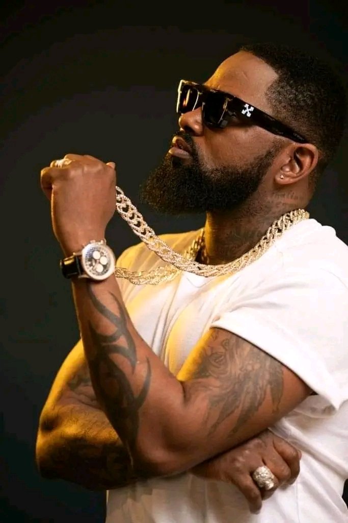 BaziksMedia's tweet photo. Enfin !! @ferregola_lepadre a bénéficié d’une libération conditionnelle ce lundi 8 août .
Une bonne nouvelle pour les gaulois .
#congokinshasa🇨🇩 #ferregola #congoleseartist #congolese #rdcongo🇨🇩 #celebrity #mbote #kinshasa🇨🇩 #lingala #kitokosound https://t.co/vfegrSylbi
