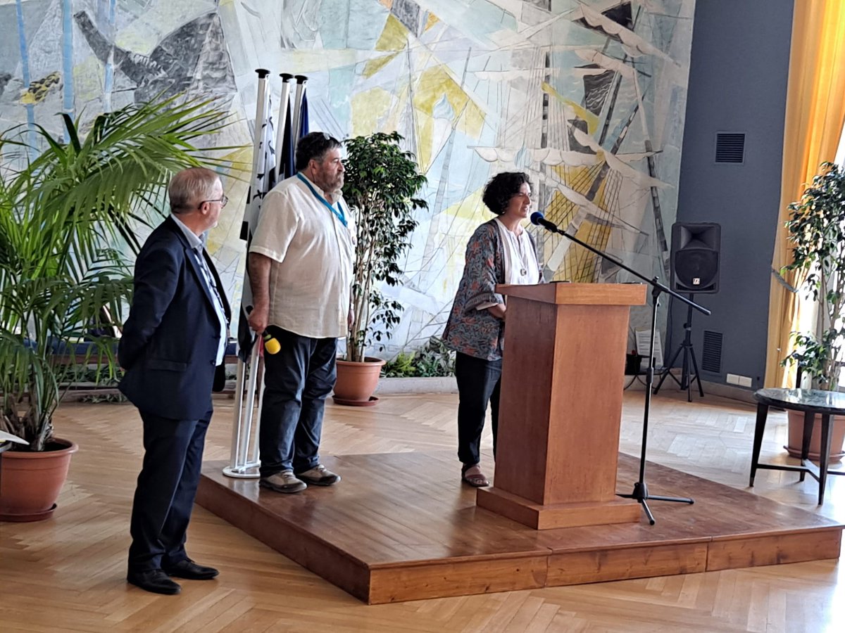 GobAsturias's tweet photo. 🥁La conseyera Berta Piñán asiste en #Lorient a la recepción de honor del LI @FESTIVALLORIENT con alcaldes y alcaldesas de la #ComarcaDeLaSidra. 
El gaitero sierense Fernando Vázquez, ganador del #TrofeoMacCrimmon, ha interpretado el 𝒜𝓈𝓉𝓊𝓇𝒾𝒶𝓈 𝓅𝒶𝓉𝓇𝒾𝒶 𝓆𝓊𝑒𝓇𝒾𝒹𝒶 https://t.co/Jqzg3GYIqK