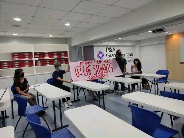 AnakbayanPUPCAF's tweet photo. Kasalukuyang ginaganap ang ang face-to-face dialogue sa pagitan ng PUP Admin at mga representatives ng Konseho, B&amp;Cs at R4E PUP upang igiit ang panawagan ng mga 4th Year BSA hinggil sa anti-estudyanteng Evals na nag-resulta sa 402 mag-aaral na hindi pinayagang gumraduate. https://t.co/AWHct6GJw8
