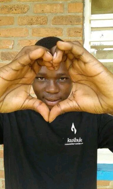 Emmy1Manishimwe's tweet photo. Love are sour 
So many peaple needs #Onelobe https://t.co/G85qqn35eA