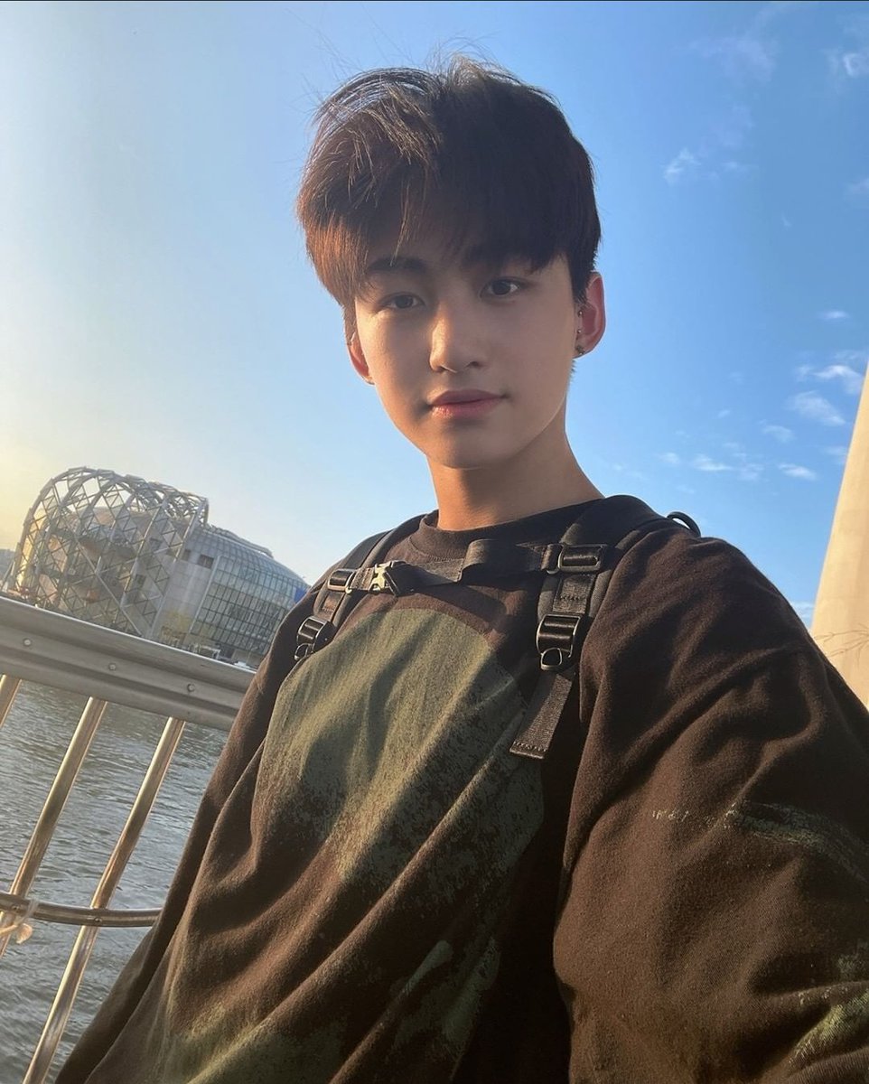 traineadata's tweet photo. 220808 | Instagram Update

Everyone! It's already August, it's so so hot ☀️🤦🏻‍♂️✨️ I went to Banpo bridge it was really pretty and sunny! ☺️🤤

What you filmed is not a secret 🤫 Its coming up soon, so please wait!! + https://t.co/JfIbnTVtT3