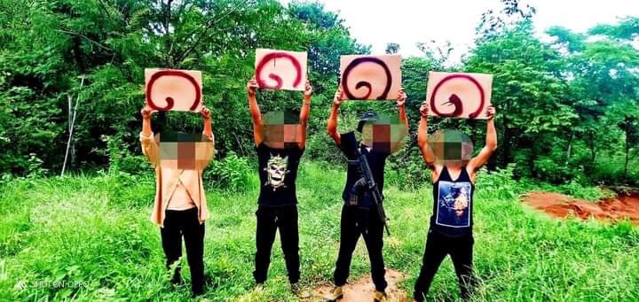 cuttiewinnie85's tweet photo. The comrades of Black Leopard Guerrilla Force based in Sagaing's Pale township, protested against military coup &amp; paid tribute to fallen martyrs on Aug 8, to mark 34th anniversary of #8888UprisingIn2022. #NeverForgiveNeverForget #WhatsHappeningInMyanmar https://t.co/76rrjfJcoP
