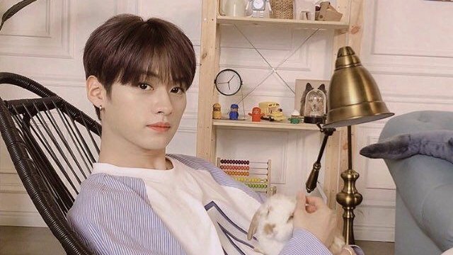 KILKKKA's tweet photo. #minsung au, в которой только что переехавшему минхо пришлось познакомиться со своим шумным соседом, любящим играть на гитаре

#StrayKids #SKZ #JISUNG #MINHO https://t.co/aFc2sbWRc4