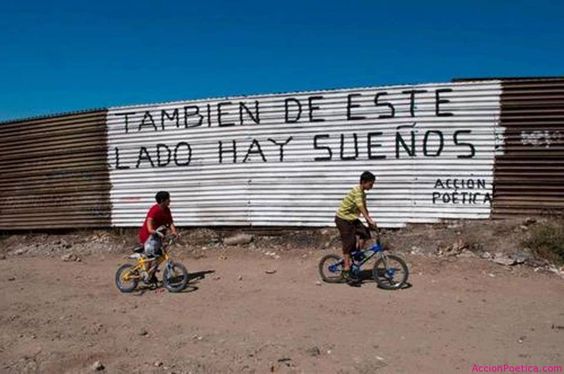 literlandweb1's tweet photo. Tijuana, muro de separación entre México y EEUU. https://t.co/gjS9IS3dA6