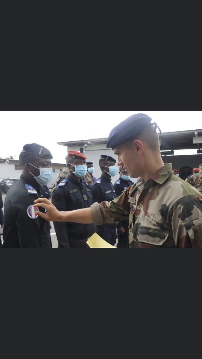 C66299158's tweet photo. #SofitelHôtelIvoire: Le président Laurent Gbagbo a honoré la Diva Aïcha Koné Koné à l'occasion de ses 45 ans de carrière le jour de l'indépendance...C'était plus important que d'être aux côtés ds #falsificateurs, #complexes , des #corrompus, des #asservis https://t.co/nVx5TehT5t
