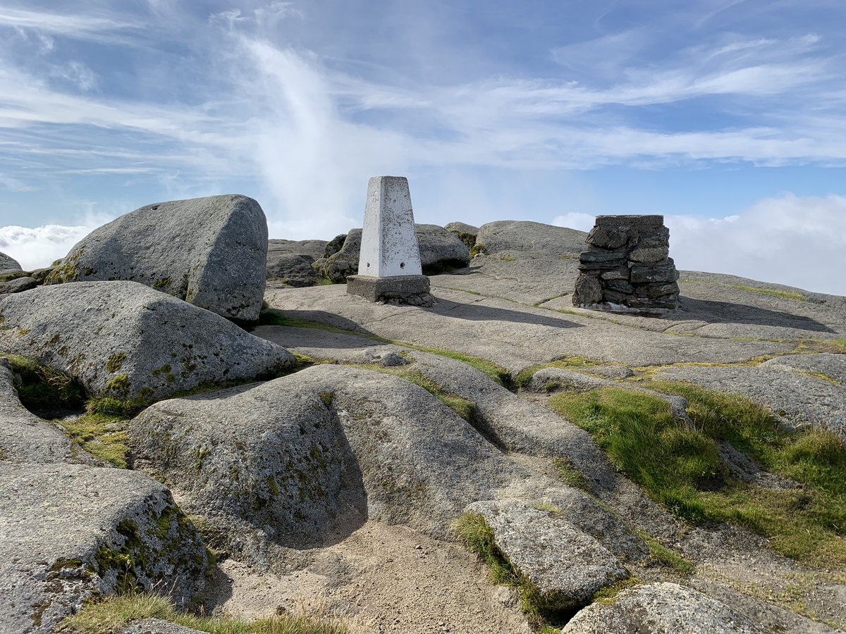 MunroMoonwalker's tweet photo. Cracking morning for an early run up Goatfell to beat the crowds #scotland #arran #mountains https://t.co/YRTmm5U4yy