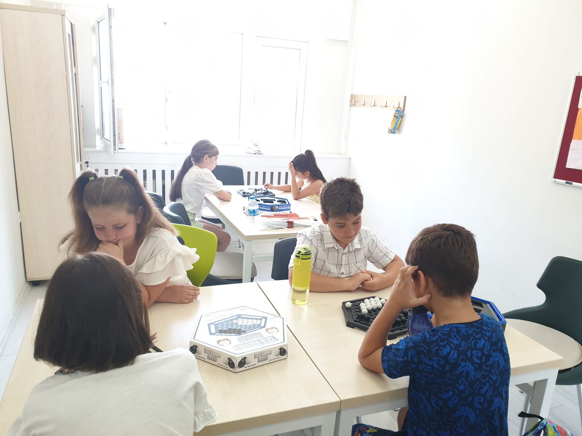 🧠🧩🎲 Erbaa Bilim ve Sanat Merkezi Akıl ve Zeka Oyunları yaz kursu  devam ediyor.♟⏳Öğrencilerimiz birçok etkinlik ve zeka oyunuyla hem eğleniyor hem de sosyal başarıyı artırma, problem çözme, çok yönlü düşünme gibi birçok alanda kendilerini geliştirme fırsatı buluyorlar.