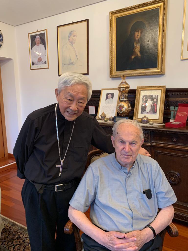 CardJosephZen's tweet photo. Dear Cardinal Jozef Tomko, please continue to pray for us in heaven. Thank you everything for what you've done for our Church. Personal picture taken in his residence in the Vatican, 25th September, 2020. #RIP #Tomko https://t.co/mR0A6SR7yv