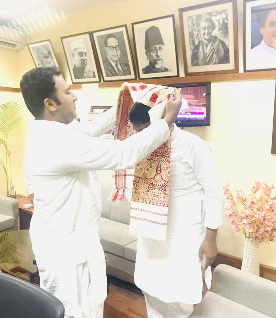 HajiFahimINC's tweet photo. अखिल भारतीय कांग्रेस कमेटी के राष्ट्रीय सचिव, व @INCMP के सह प्रभारी और मेरे बड़े भाई समान आदरणीय श्री CP Mittal जी को जन्मदिन के अवसर पर हार्दिक बधाई एवं शुभकामनाएं। 

मैं अल्लाह￼ ईश्वर भगवान से आपके उज्जवल भविष्य और दीर्घायु जीवन की प्रार्थना करता हूं।@Cpmittal_INC https://t.co/e1p6JXiYch