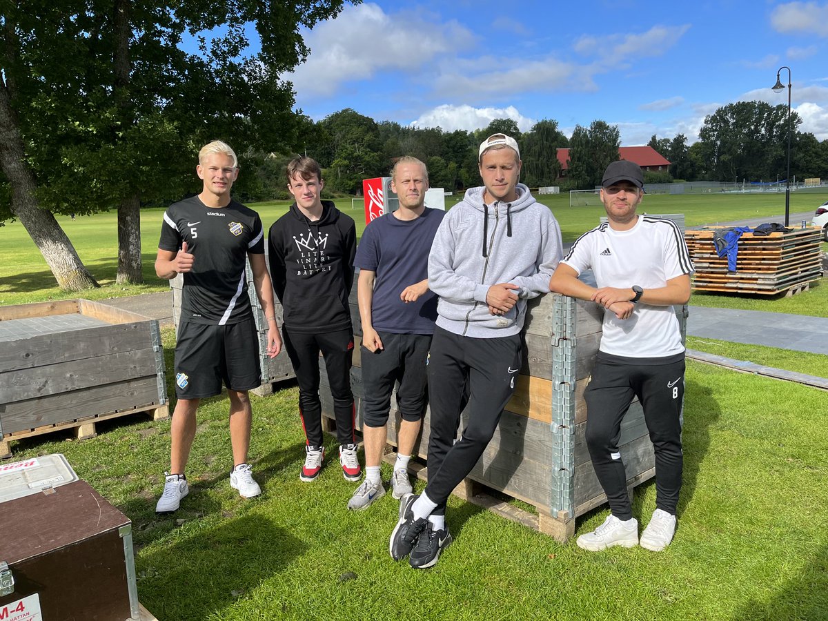 Käcka glada gossar duger ej den ena duger väl den andra. Nej dessa duger alla mer än väl. Få ha närhet till spelarna, som jag haft i nu 50 år,är mkt mkt det som gör mitt engagemang för Oddevold.