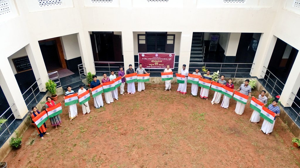 NSSSMSPSANSKRI1's tweet photo. #NSS #HarGharTiranga
#SMSPUDUPI #KARNATAKASANSKRITUNIVERSITY
ಎನ್ ಎಸ್ ಎಸ್ ಘಟಕದ ವತಿಯಿಂದ "ಹರ್ ಘರ್ ತಿರಂಗ" ಕಾರ್ಯಕ್ರಮ ನಡೆಯಿತು.ಮಹಾವಿದ್ಯಾಲಯದ ಪ್ರಾಚಾರ್ಯರಾದ ಪ್ರೊ. ಸತ್ಯನಾರಾಯಣ ವಿ ರಾವ್, ಎನ್ ಎಸ್ ಎಸ್ ಸಂಯೋಜನಾಧಿಕಾರಿಗಳಾದ ವಿ. ರಾಧಾಕೃಷ್ಣ ಬಿ, ಸಹಸಂಯೋಜನಾಧಿಕಾರಿಗಳಾದ ಶ್ರೀಯುತ ಸುದರ್ಶನ ಅಡಿಗ ಉಪಸ್ಥಿತರಿದ್ದರು. https://t.co/iscGe3oquU