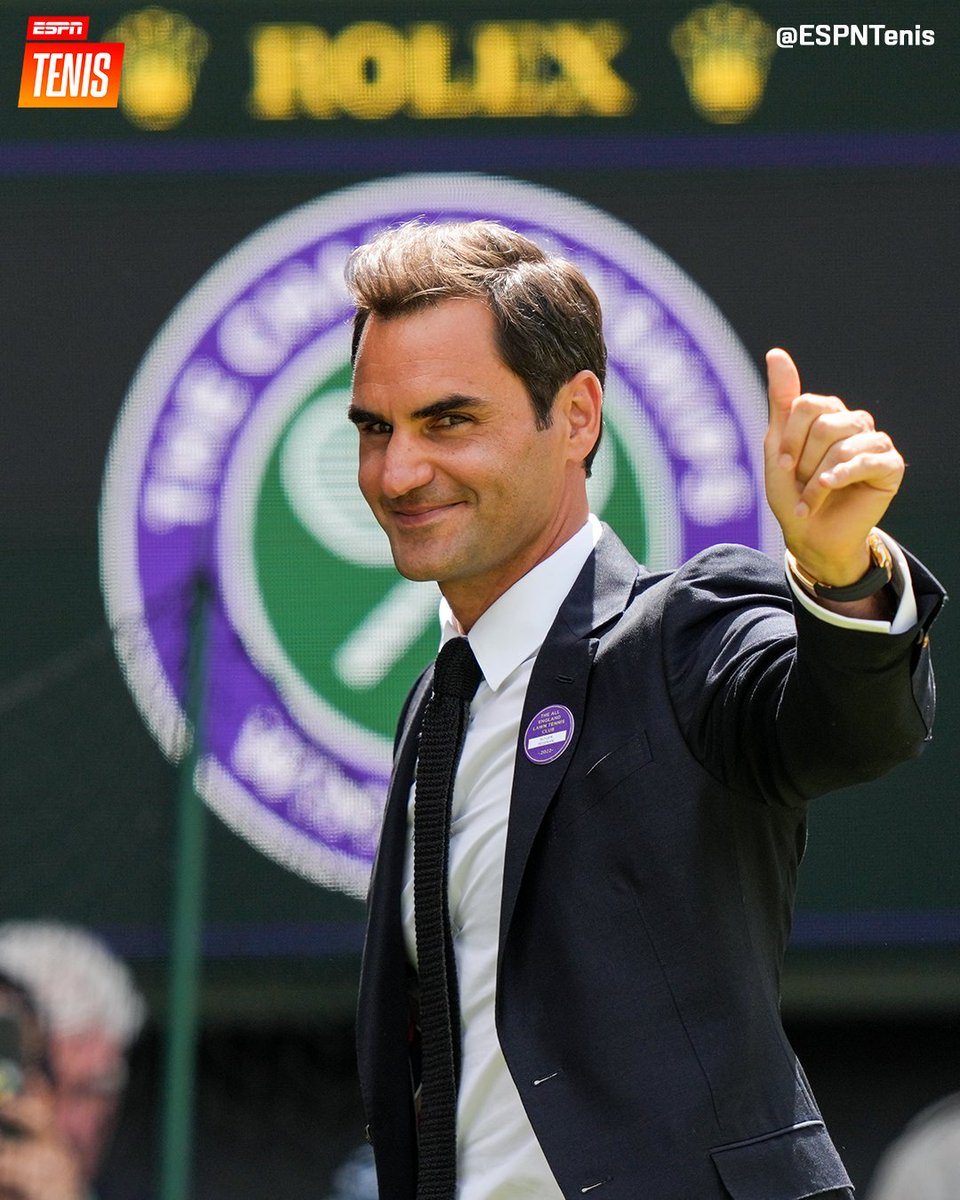 ESPNtenis's tweet photo. 🇨🇭 Nacido en Basilea hace 41 años, hoy ciudadano del mundo. Dueño de un estilo único y una carrera llena de títulos. ¡Feliz cumple Su Majestad! 👑​
​
🎊 ¡#HappyBirthday, @rogerfederer! 🥳​
​
#JugadoresESPNTenis https://t.co/gl8Upi5IeN