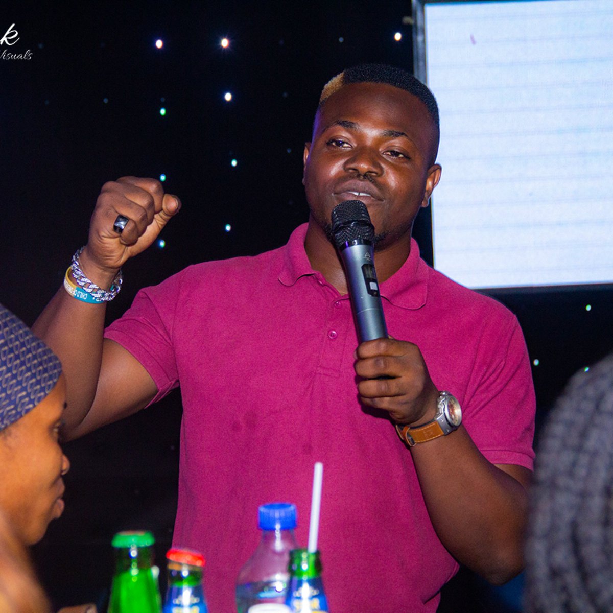 Apostwo's tweet photo. Lovely moments from last week's Karaoke...
Cc: @mc2talk_cfr
.
@ 📸 @blak_visuals
.
#APOSTWO #ApostwoMustHearThis #TheRuminativeComedain #karaoke #karaokenight #music #night #standupcomedy #NaijaStandUpComedy #fun #moment #happiness #explorepage #explore #fyp #laughter https://t.co/UX72Jomoao