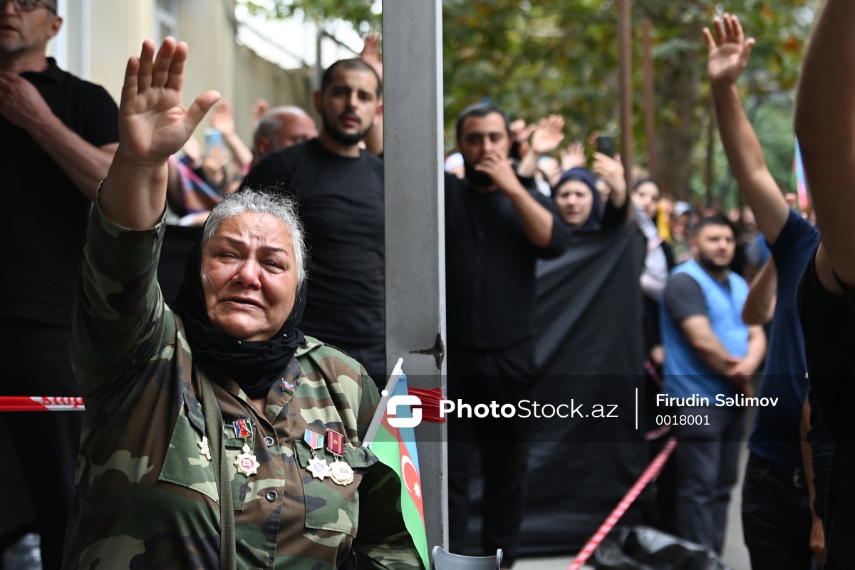PhotoStockaz's tweet photo. Məşədi Dadaş məscidində aşura günü
#aşura #din #məscid #məhərrəmlik #azan #müsəlman #kərbəla #islam #azərbaycan #kərbəlahadisəsi #matəm #əhlibeyt #photo #stock #Azerbaijan #Baku #streetphotography #muselman #Muslims #islamic #KerbelaMatemi
🕌 Ətraflı:https://t.co/VhGsUOmIJ4 https://t.co/YzMqHP9HgX