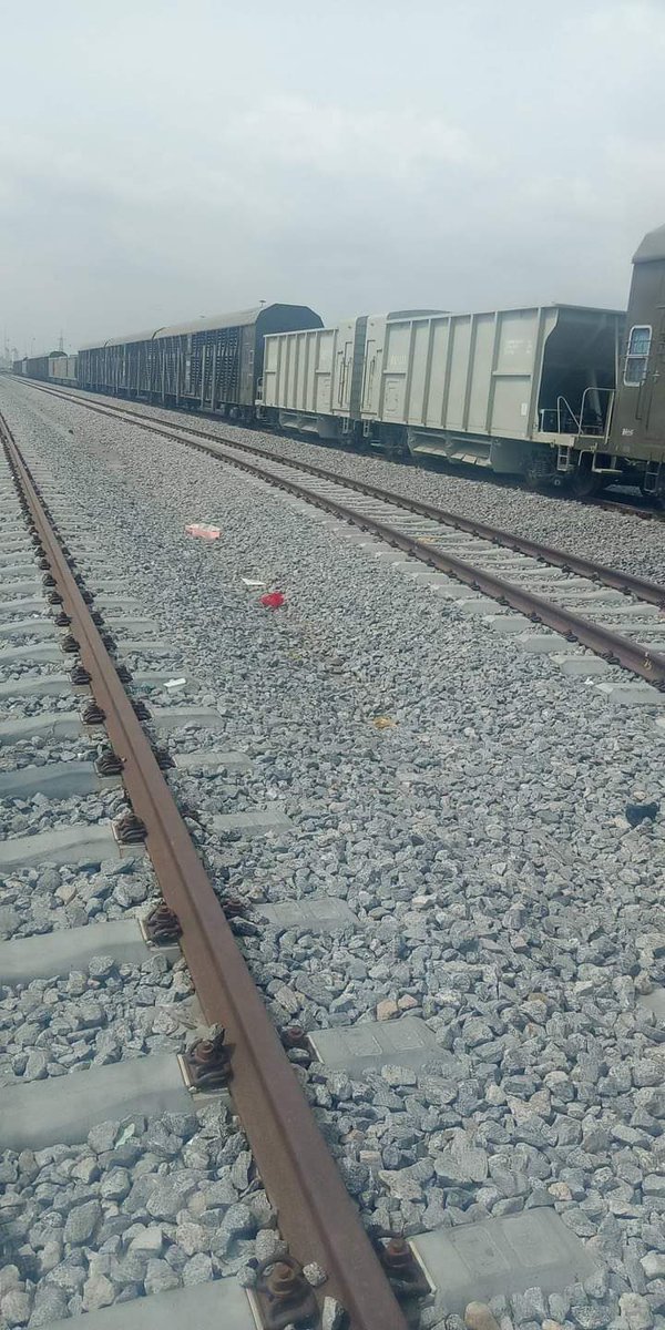 OvieNews's tweet photo. Nigerian Railway Corporation announces the start of freight services to their Abeokuta and Ibadan terminals from Apapa Port terminals . Bolloré has also built a large cold room and warehouse [frame 4] of 2800m2 in Apapa to store perishables and other goods before freightage. https://t.co/2ZP17M99PW