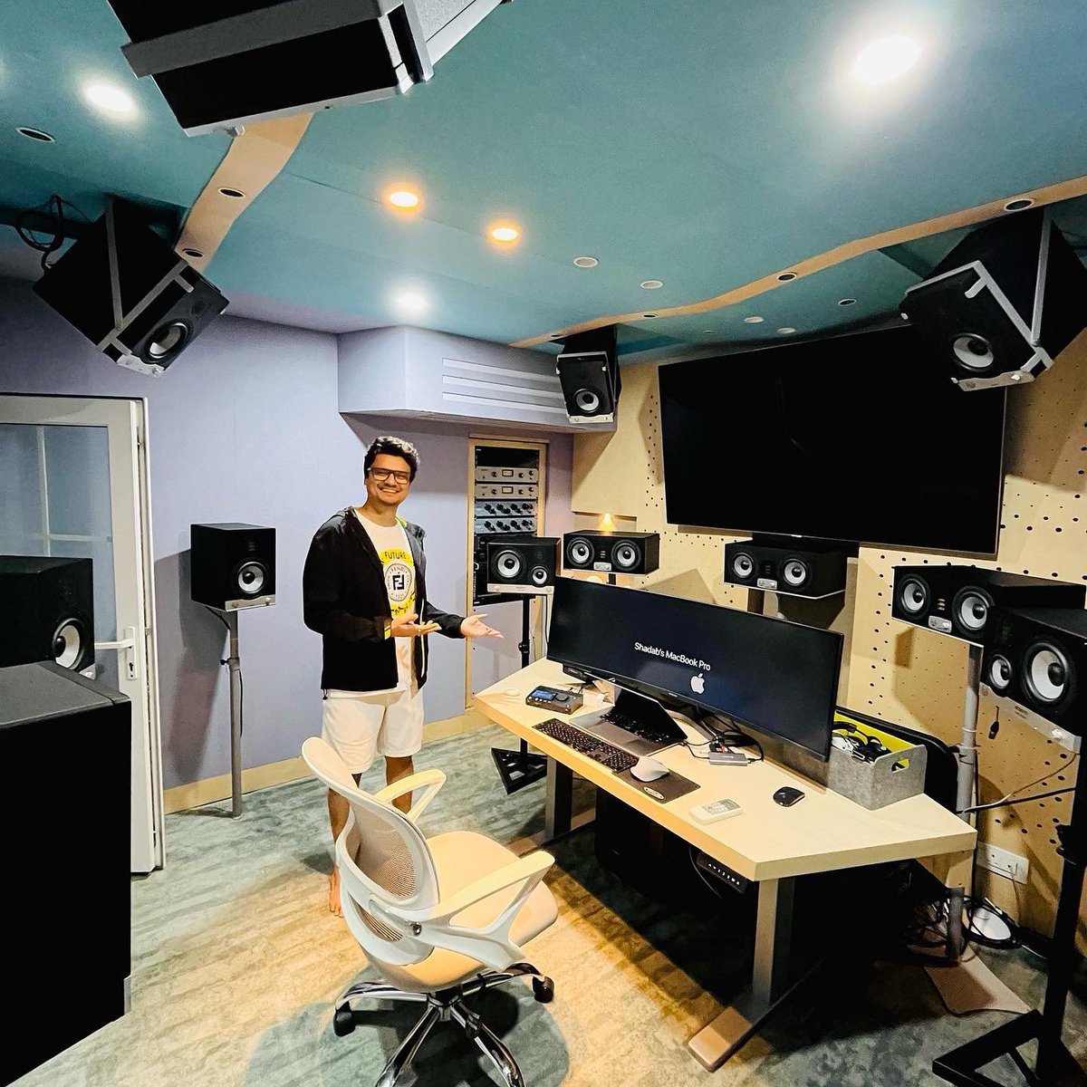EVE Audio (@eveaudio) on Twitter photo Incredible audio spaceship of <a href="/ShadabRayeen/">shadab.rayeen</a> with lots of EVEs!🔊🔊🔊🚀
Have a great start of the new mixing week, EVErybody! #mondaymotivation Incredible audio spaceship of <a href="/ShadabRayeen/">shadab.rayeen</a> with lots of EVEs!🔊🔊🔊🚀
Have a great start of the new mixing week, EVErybody! #mondaymotivation