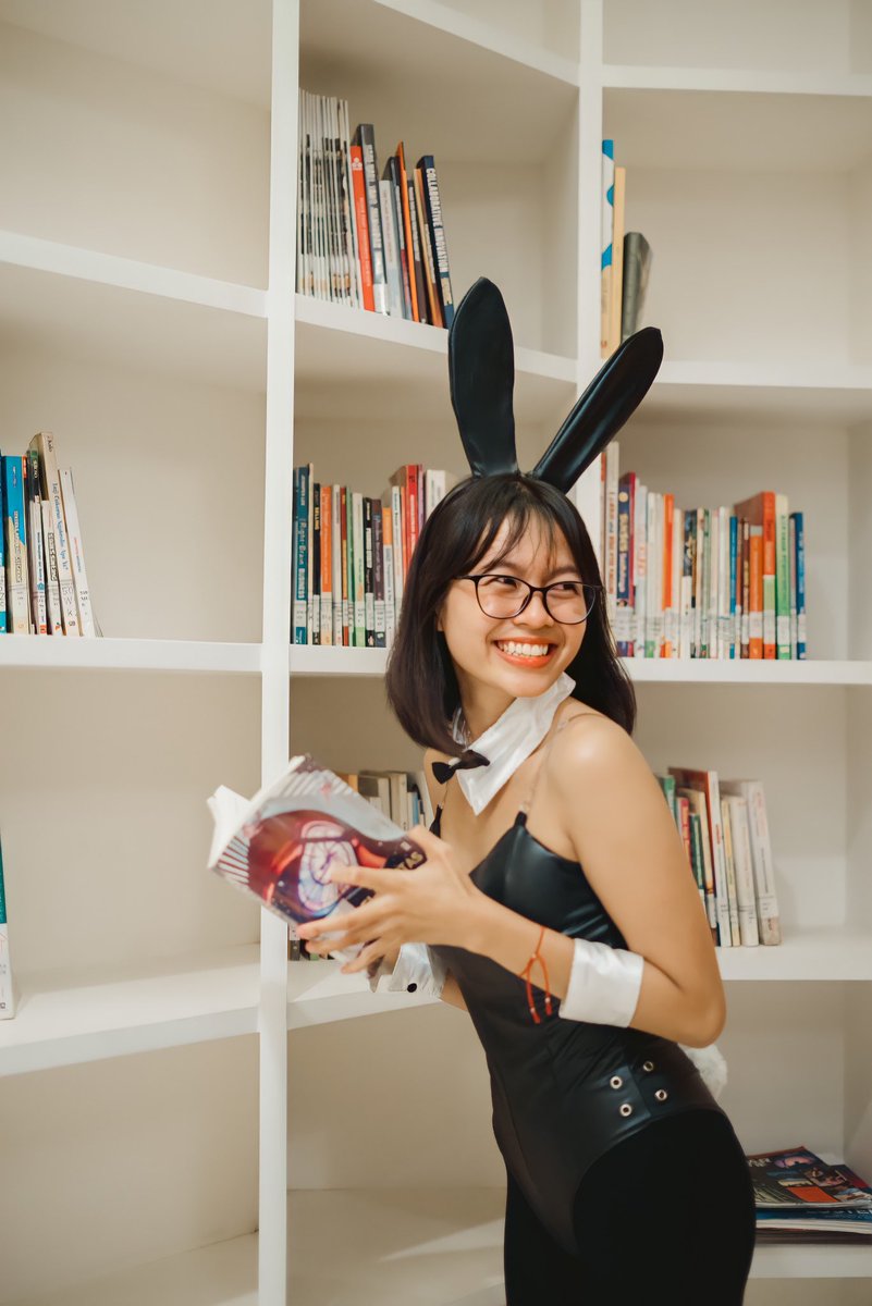 Vxilzie's tweet photo. free wallpaper!!🐰🖤🤍 https://t.co/x40DhxtyRh