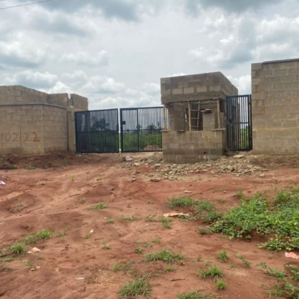 Bribtops's tweet photo. MY COUNTRY HOME AT OBAFEMI OWODE, OGUN STATE

• Price: 5.9M/plot

• Land size: 648sqm

• Location: Obafemi Owode LGA. Ogun state.

• Document: Deed of assignment and Registered survey plan.

• Landmark: 
☑ International breweries,
☑ New Ogun state train station https://t.co/mMmp37iyYO