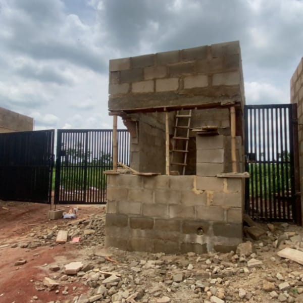 Bribtops's tweet photo. MY COUNTRY HOME AT OBAFEMI OWODE, OGUN STATE

• Price: 5.9M/plot

• Land size: 648sqm

• Location: Obafemi Owode LGA. Ogun state.

• Document: Deed of assignment and Registered survey plan.

• Landmark: 
☑ International breweries,
☑ New Ogun state train station https://t.co/mMmp37iyYO