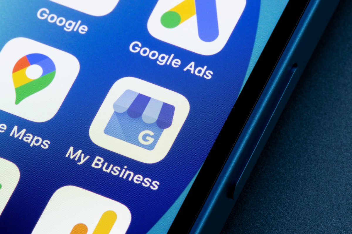 ¿Quieres incrementar el impacto de tu negocio a nivel local? 👉 Necesitas mejorar tu presencia online.
Además de cuidar el perfil en Google My Business, la interacción con los consumidores es esencial. Y esta puede estimularse, a través de las reseñas y puntuaciones.