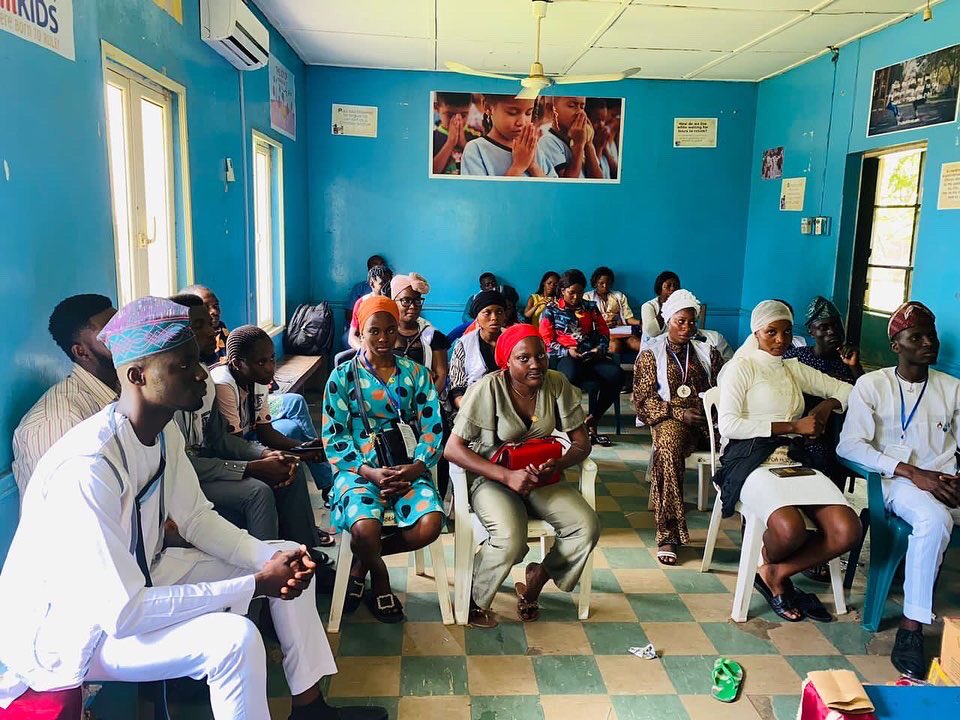 region4_404b2's tweet photo. REGION IV PROJECT 

Yesterday at the kersey motherless home, Ogbomosho donating some consumables items to the orphans, Follows immediately is the DISTRICT PRESIDENT &amp; CORE OFFICERS VISITATION TO REGION IV,
And a Short region meeting.

#Myregion #Mypride @lionsclubs @District404B2 https://t.co/wHWE2dbbYy
