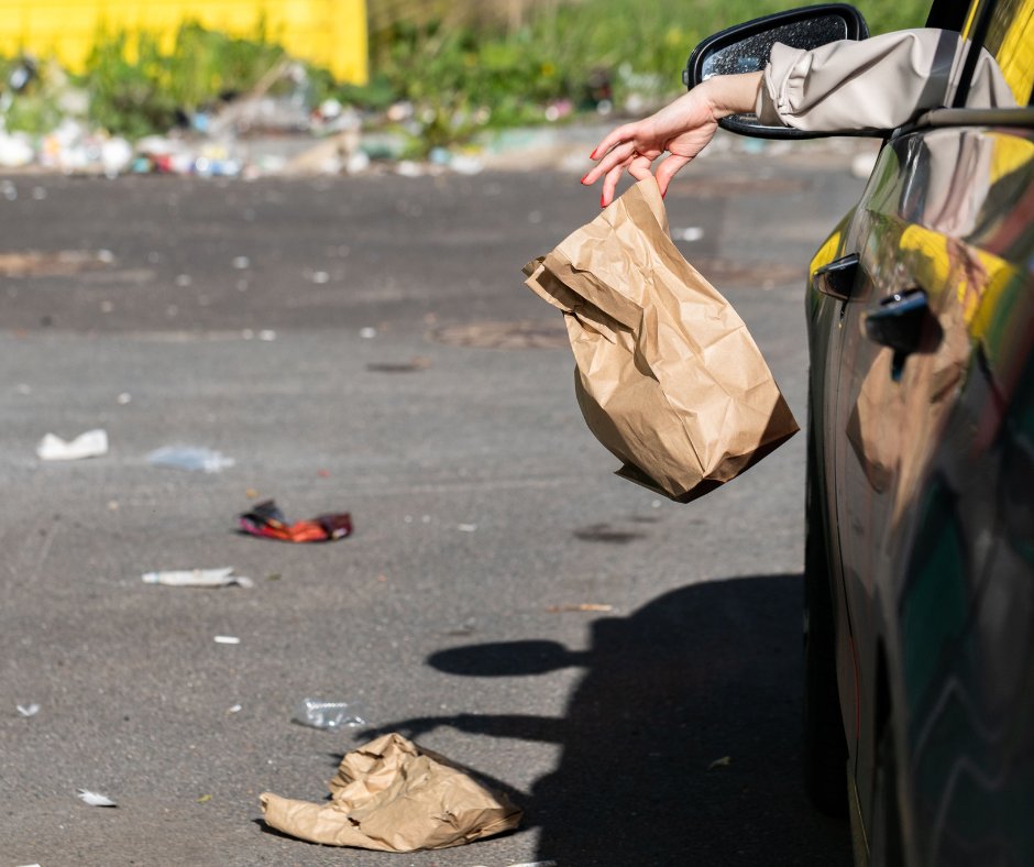 nmdcouncil's tweet photo. It is an offence to drop and leave litter.  
✅Put litter in a bin 🚮 
❌Not on the Ground 🚯
👀 If you see someone littering, make note and report to Council’s Enforcement Team 📝
For more info visit: https://t.co/4L6WXZ3M0A
#KeepItBinIt #LitterLaw #FixedPenaltyNotice https://t.co/KseKavfFID